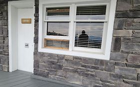 Cross Suite - Mistyriver Lodge